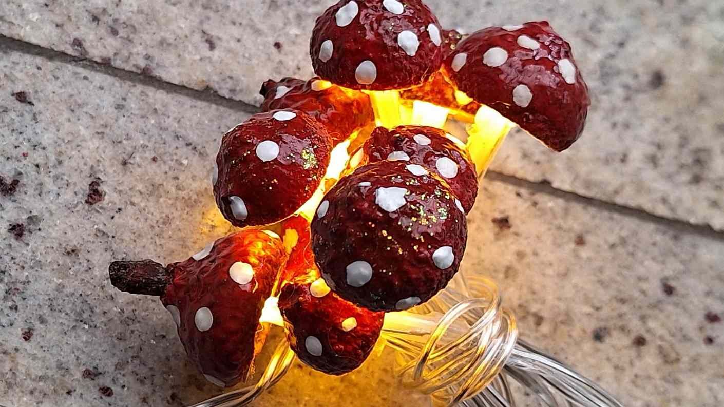 Zelfgemaakte paddenstoelen lichtslinger