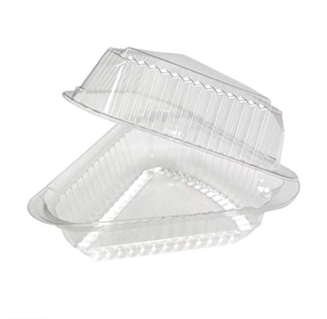 Dos envases de plástico transparente para llevar comida, uno abierto y otro cerrado, apilados sobre un fondo blanco.