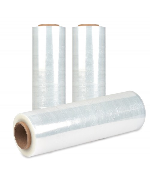 Tres rollos de film estirable de plástico transparente, uno tumbado delante de dos rollos en posición vertical.