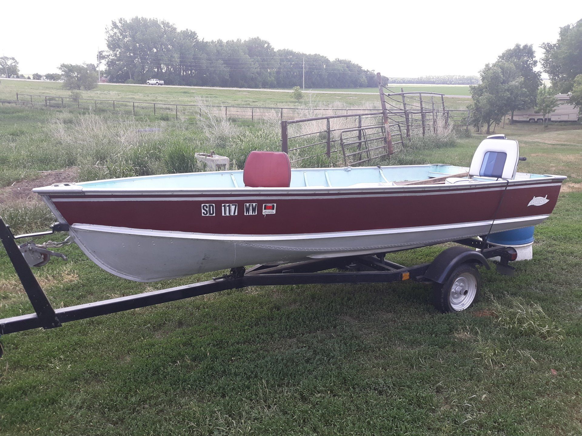 Lake Poinsett, South Dakota Pontoon Rental Boat, Fishing, Trailers, Campers