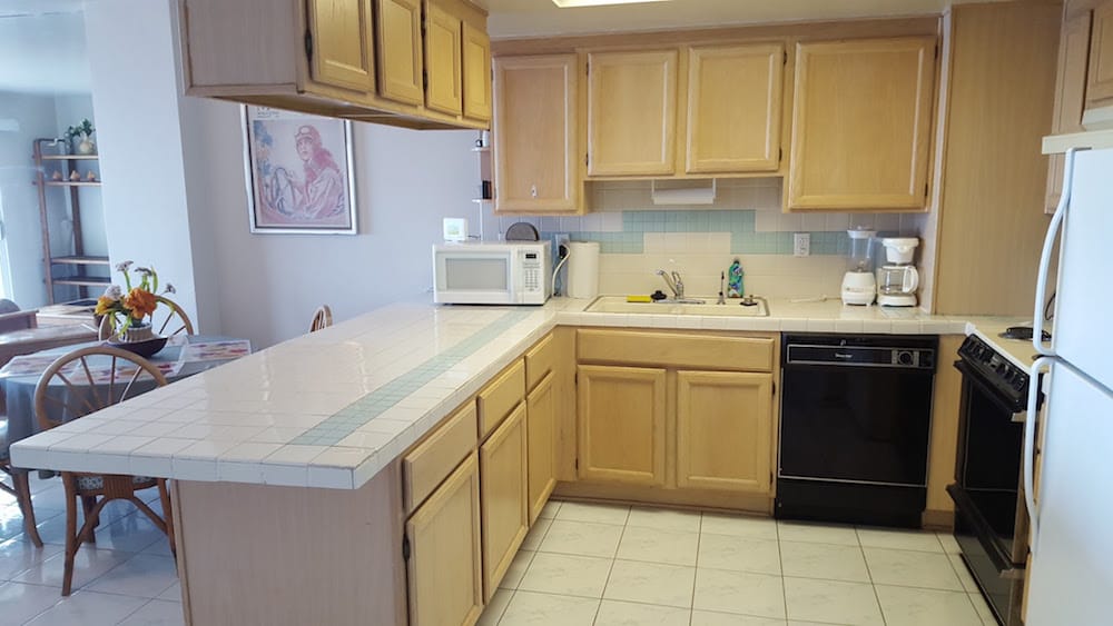 Kitchen with Breakfast Bar