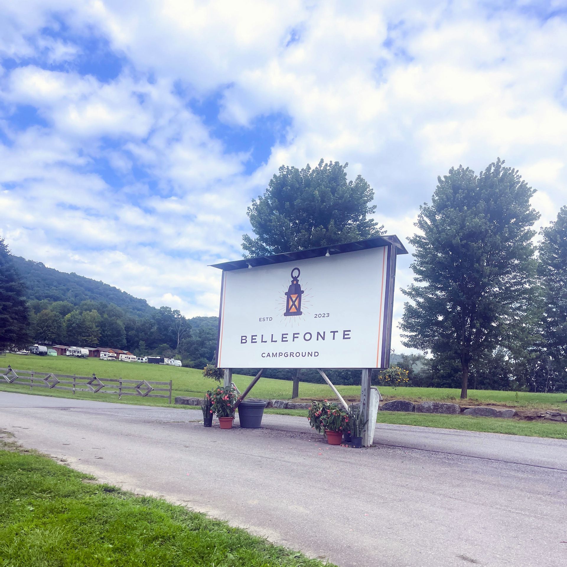 A large white sign that says bellefonte on it