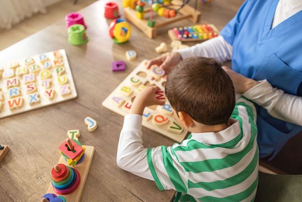 GUIA DEL NIÑO MONTESSORI  - primaria