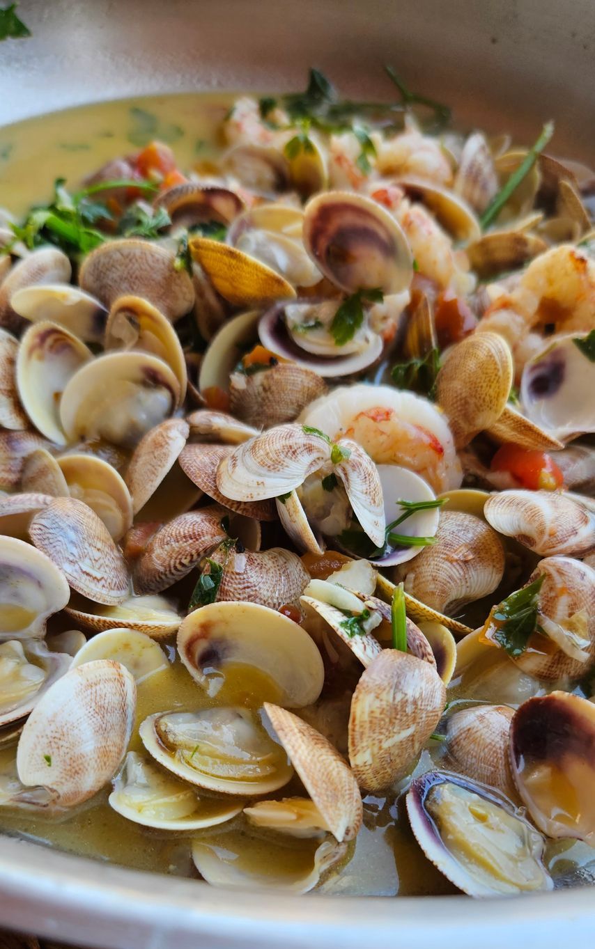 Pasta Mallorquine con Almejas y Gambas