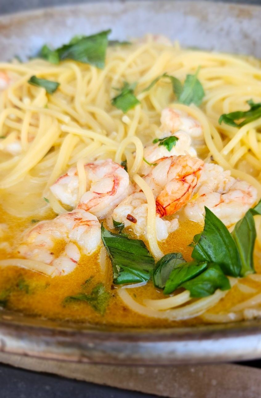 Pasta al limone con gamberi e basilico