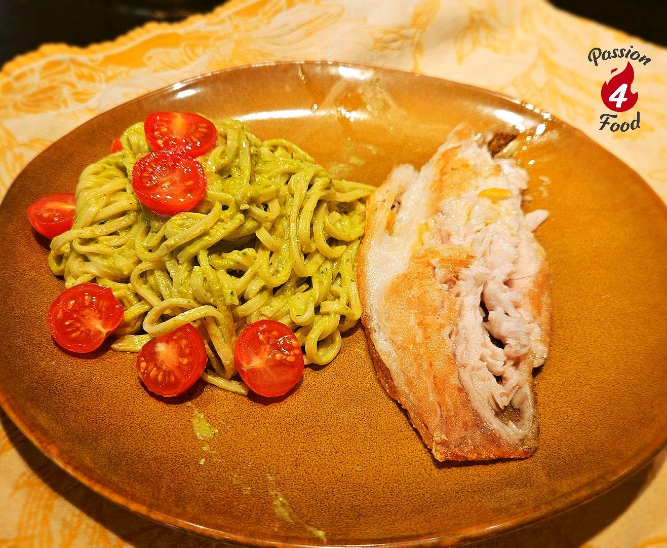 spaghetti met avocadopesto en op de huid gebakken barramundi filet spaghetti met avocadopesto en op de huid gebakken barramundi filet