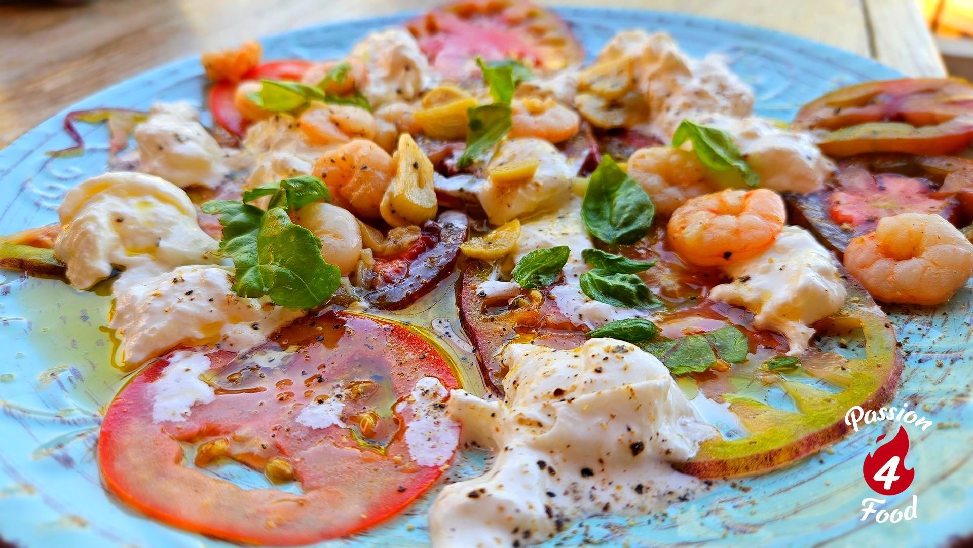 Insalata con Pomodori, Burrata e Gamberi Insalata con Pomodori, Burrata e Gamberi