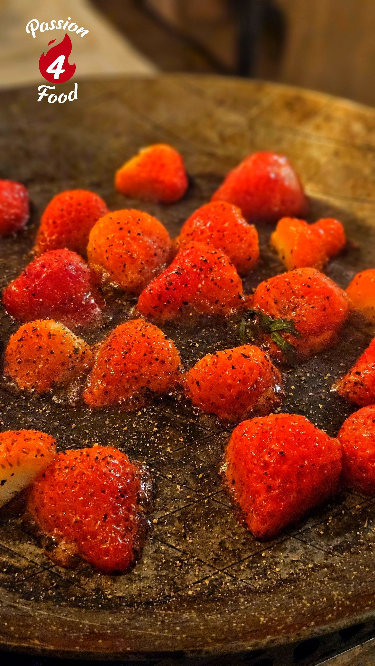 Gebakken aardbeien met basilicum en Burrata