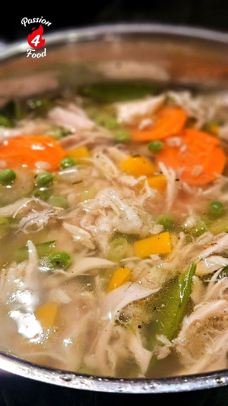 Heldere Kippensoep met Parelgort