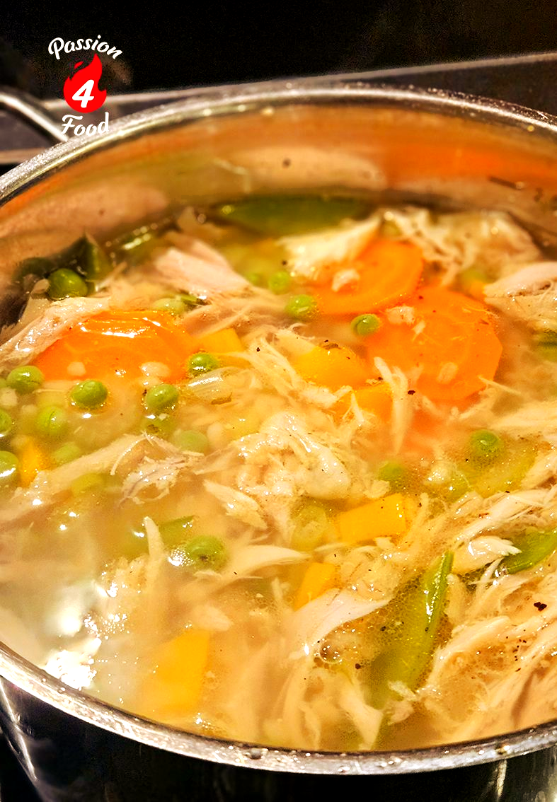 Heldere Kippensoep met Parelgort