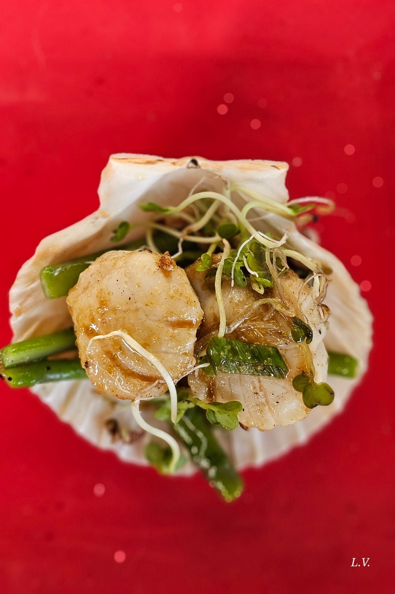 coquilles met groene asperges en yuzu vinaigrette coquilles met groene asperges en yuzu vinaigrette