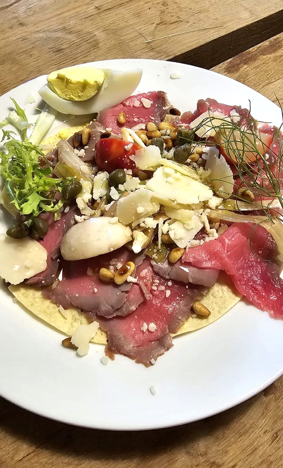 Gerookte carpaccio op pappadums