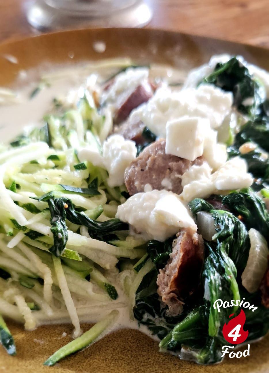 Courgette spaghetti met venkelworstjes