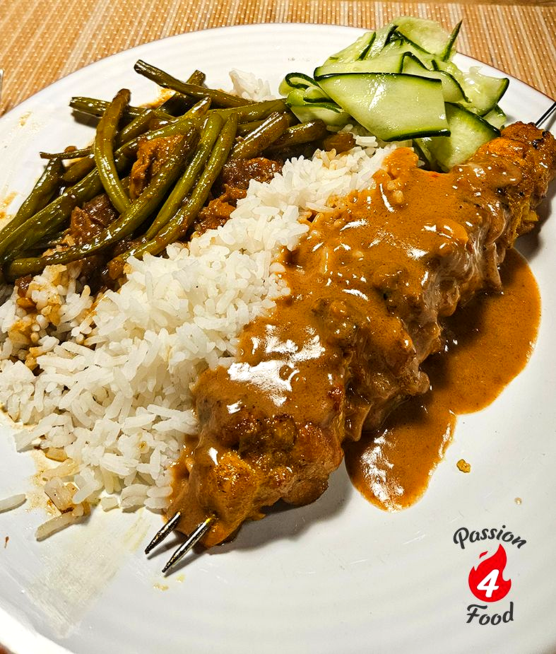 kipsatéspiesjes-met-zoet-zure-komkommer