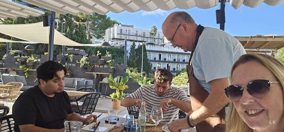 Kai Restaurant Grill Try Out aan tafel