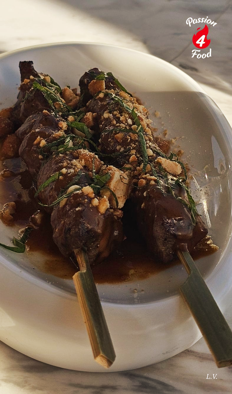 Lamssaté met ketjapsaus