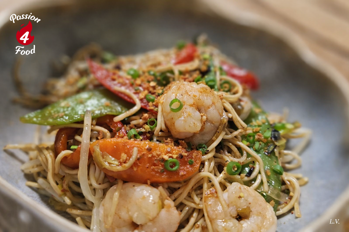 Noedels met garnalen en sweet chilisaus