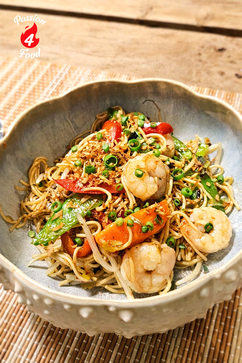 Noedels met garnalen en sweet chilisaus