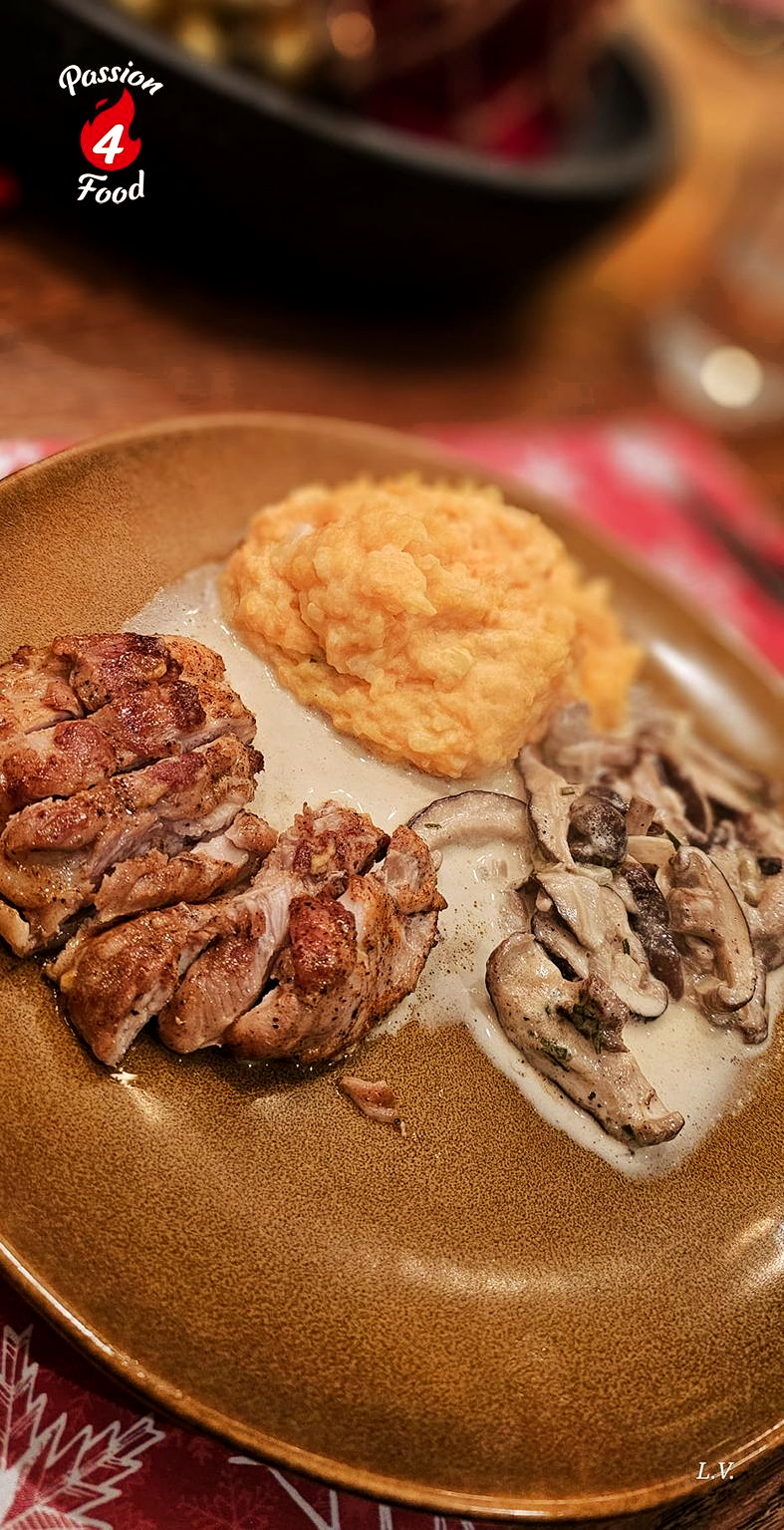 Pompoenpuree met gebakken kip en shiitakesaus