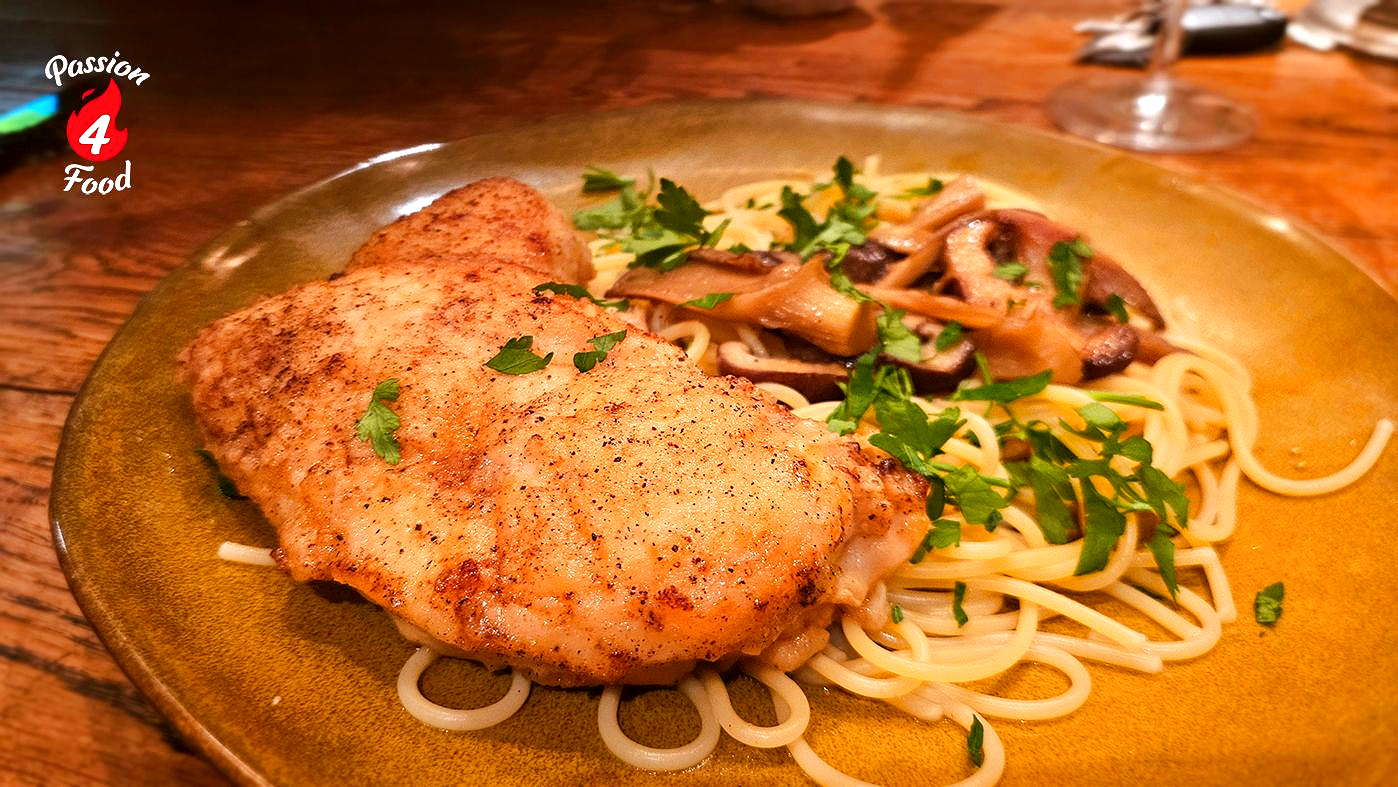 Scaloppine di pollo con salsa di crema di funghi