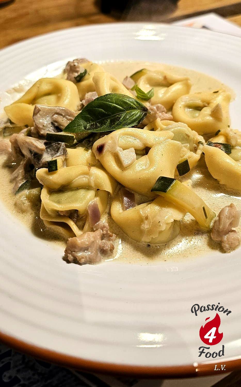 Tortellini met kip en champignons in boursinsaus Tortellini met kip en champignons in boursinsaus