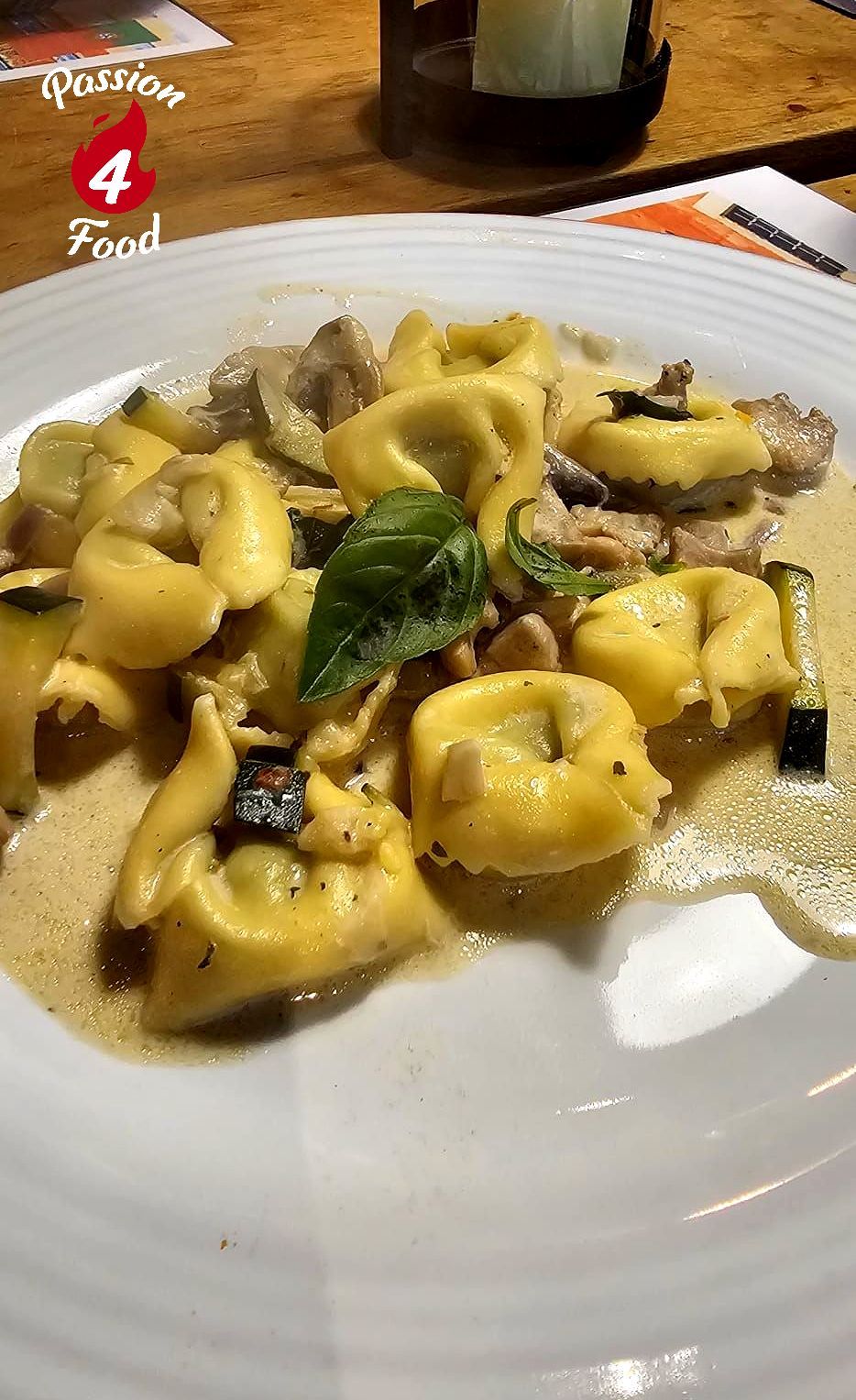 Tortellini met kip en champignons in boursinsaus