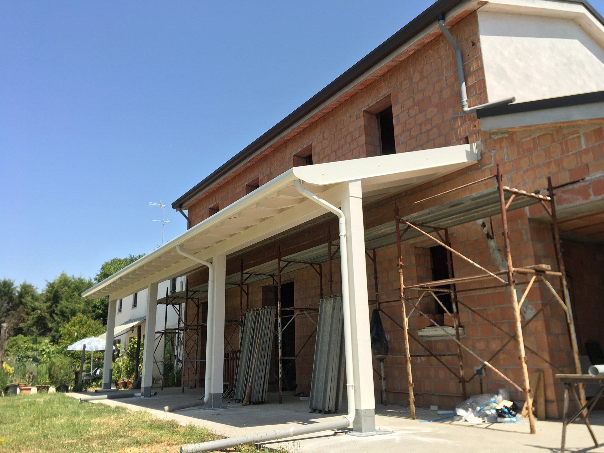 Portico con copertura perline