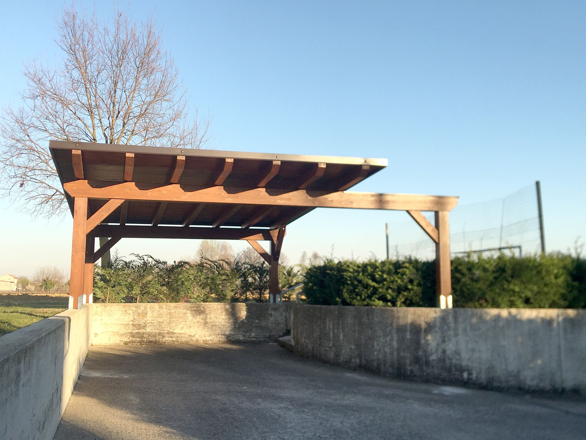 Tettoia Auto con copertura in perline