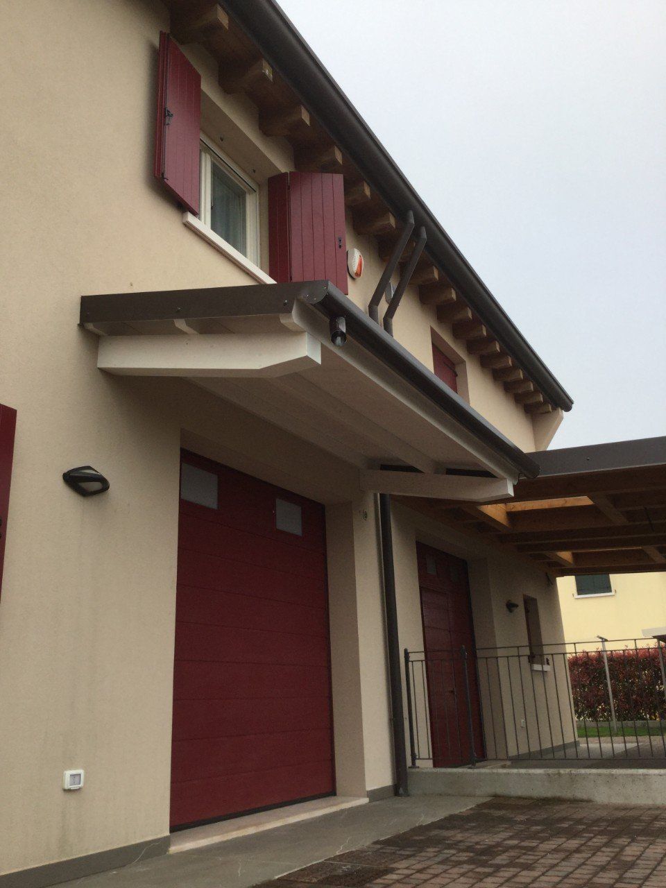 porta garage con pompeiana