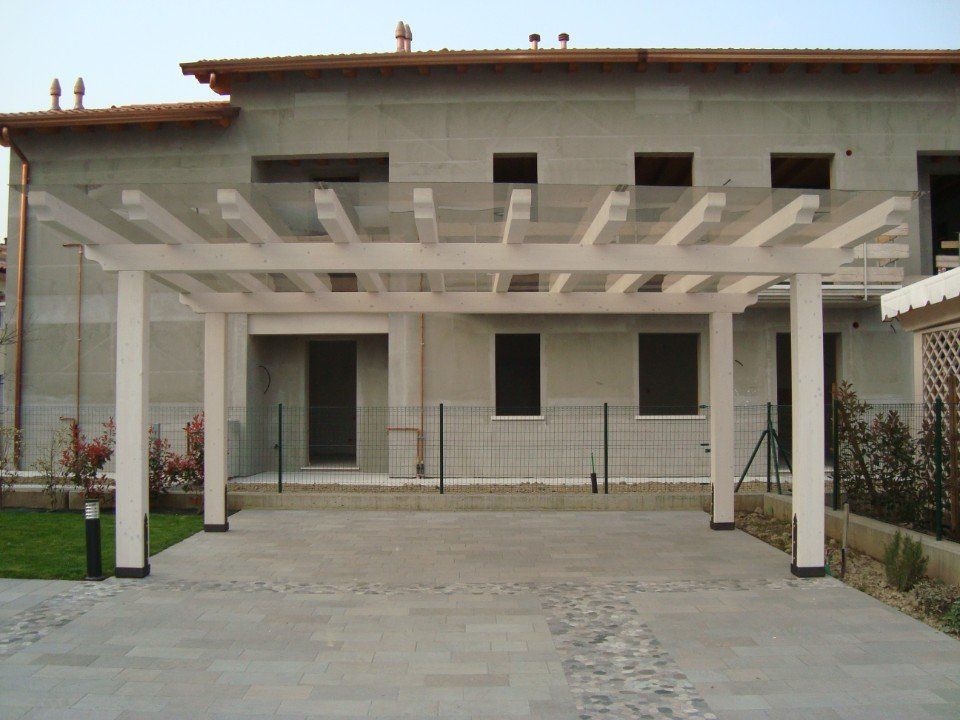 pensilina con copertura in vetro