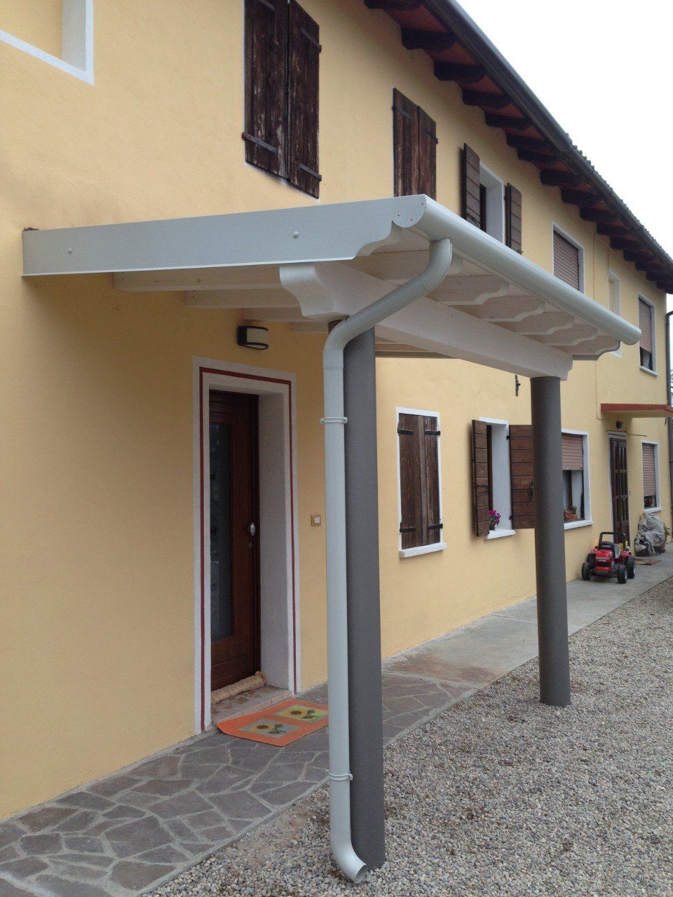 pensilina per ingresso casa