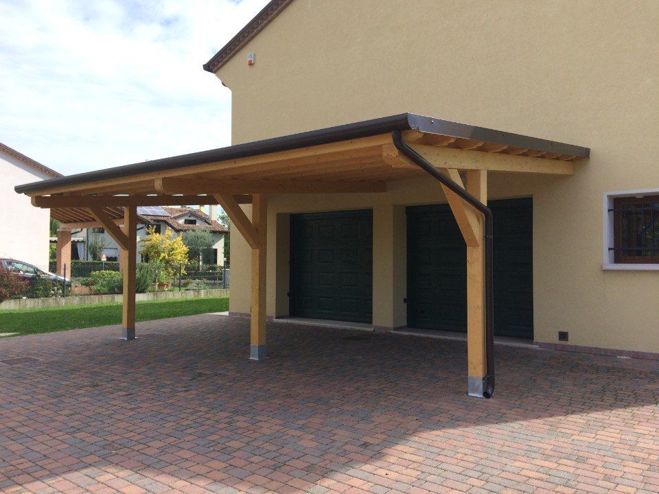tettoia per esterno di un garage