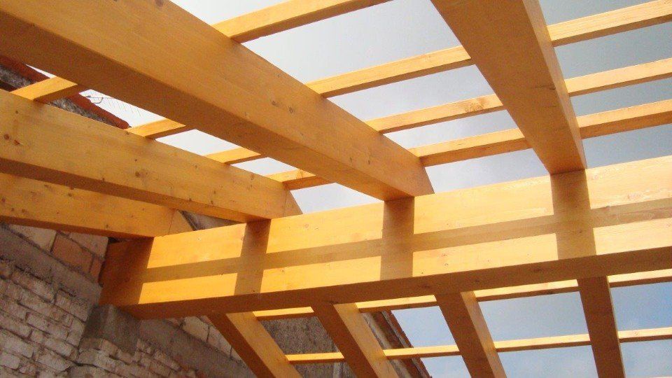 installazione travi per tettoia
