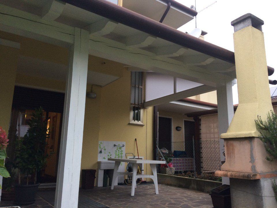 portico con travi in legno