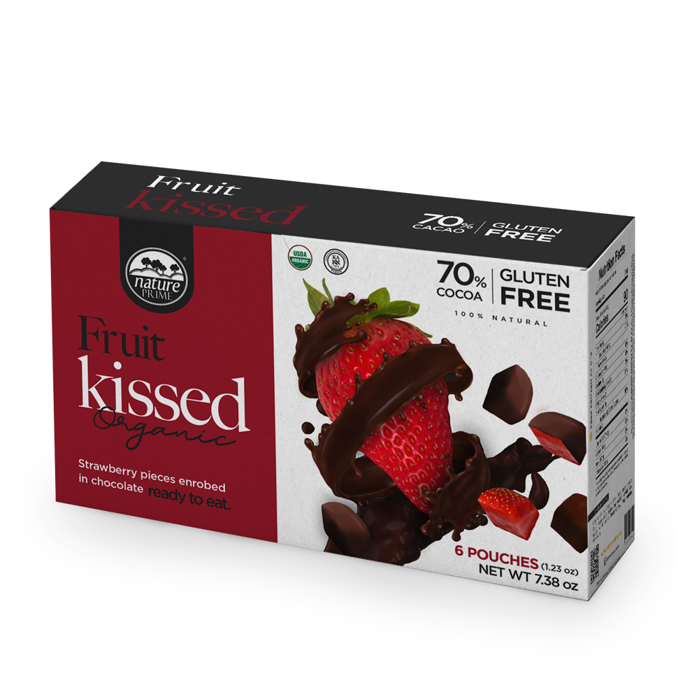 Una caja de fresas cubiertas de chocolate y besadas con frutas.