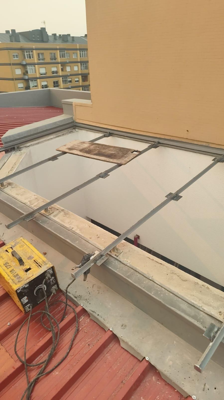 Estrutura de claraboia pronta a levar os vidros laminados