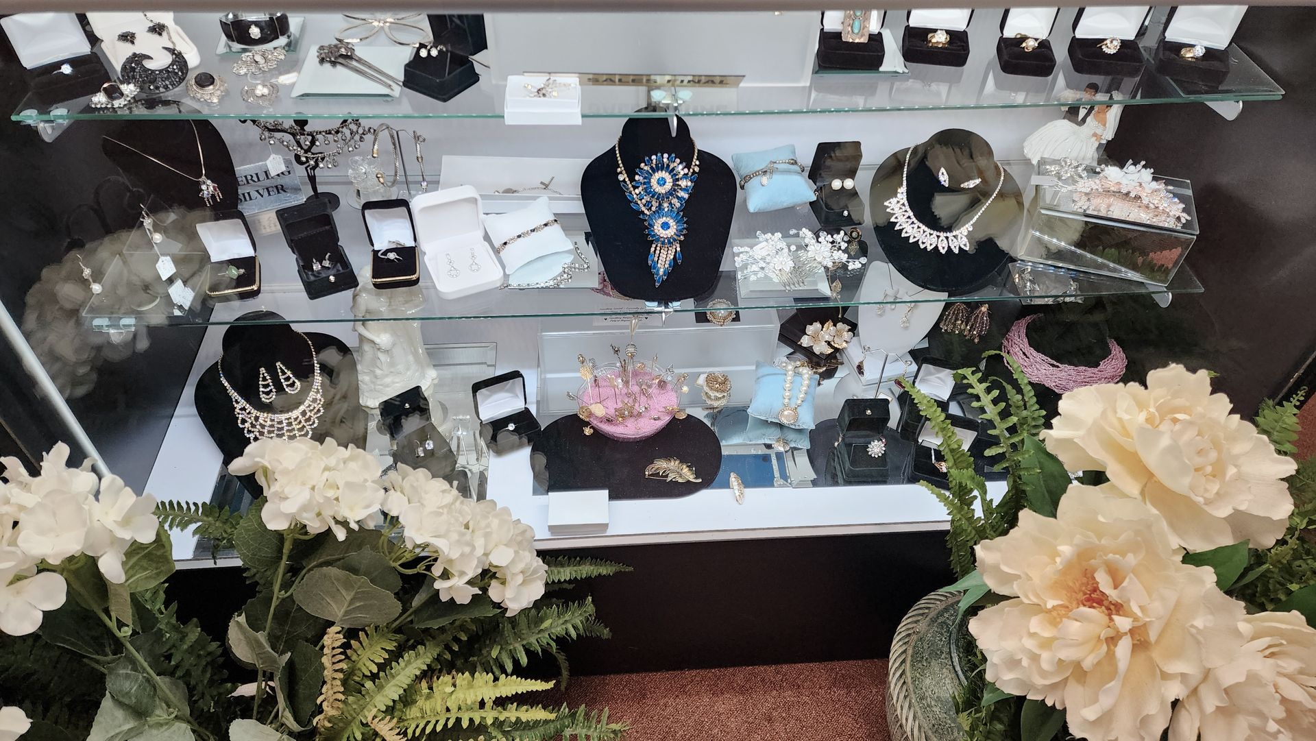 Bridal fashion jewelry display