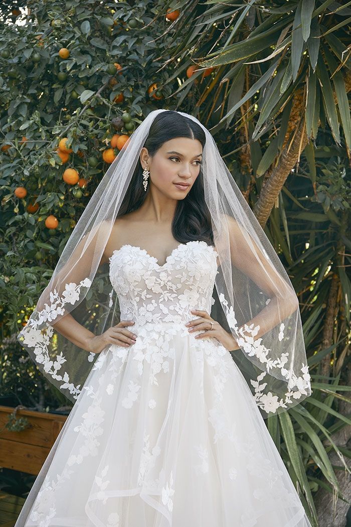 1V193LB Floral Lace Fingertip Veil