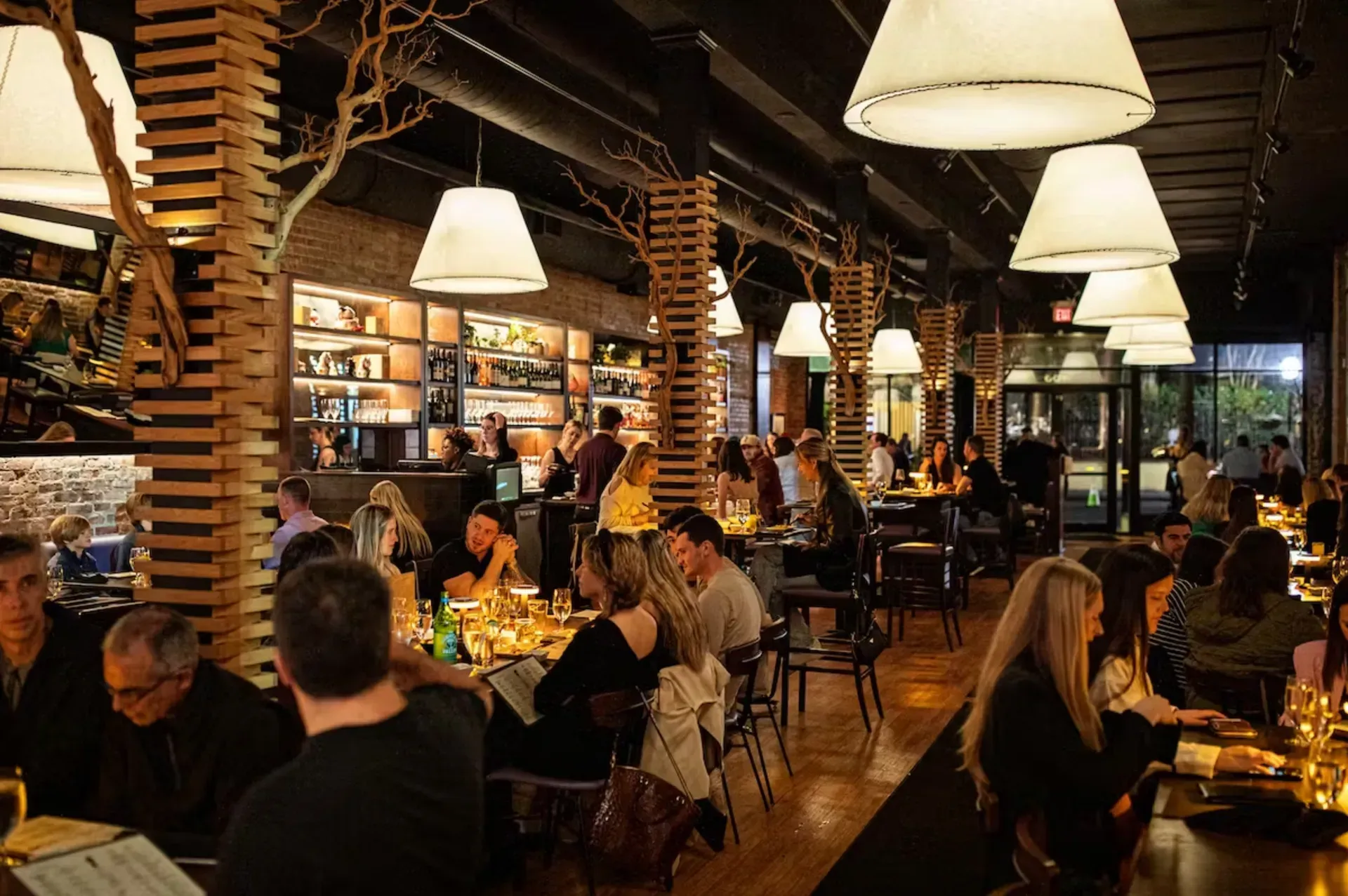 A group of people are sitting at tables in a restaurant.