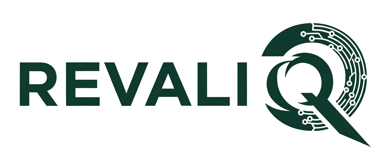 Logotipo verde escuro "REVALI Q" com um desenho de placa de circuito no elemento "Q".