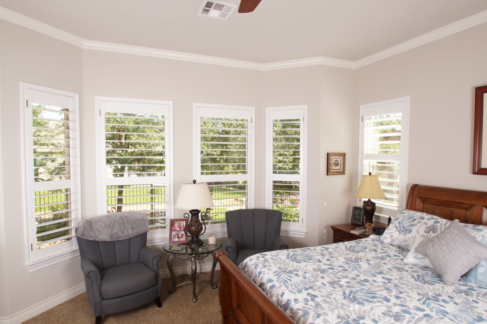 Bay window shutters