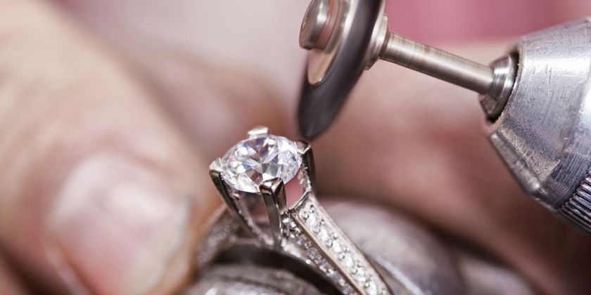 Polishing a diamond ring