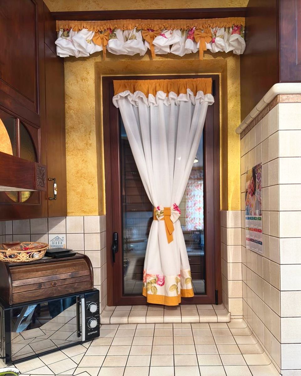 Tenda su porta di ingresso