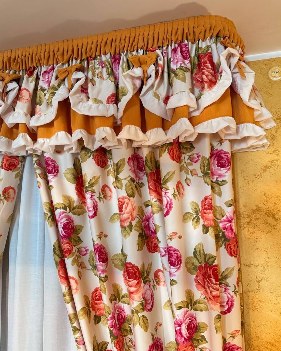 Dettaglio di tenda a fiori