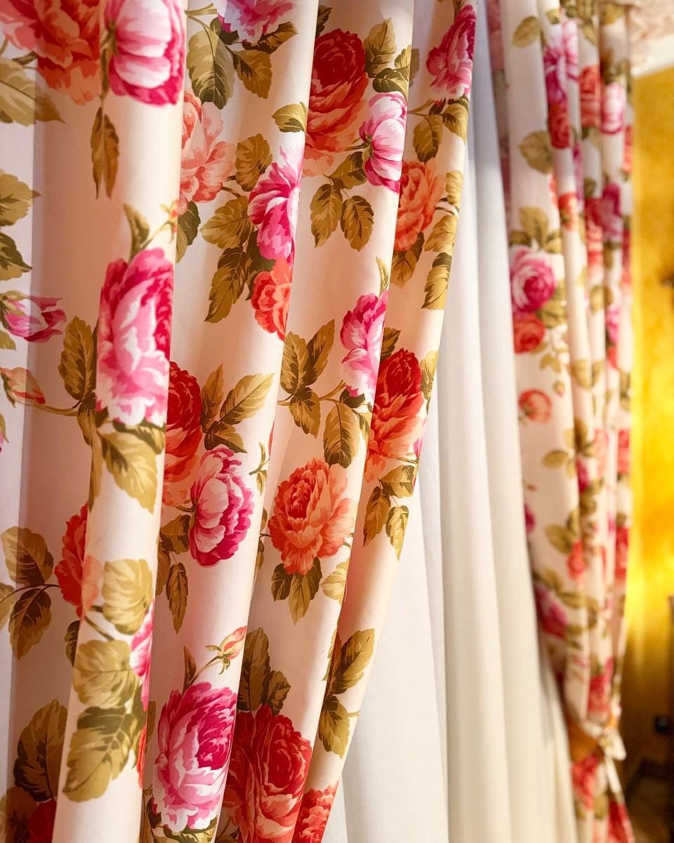 Dettaglio di tenda a fiori