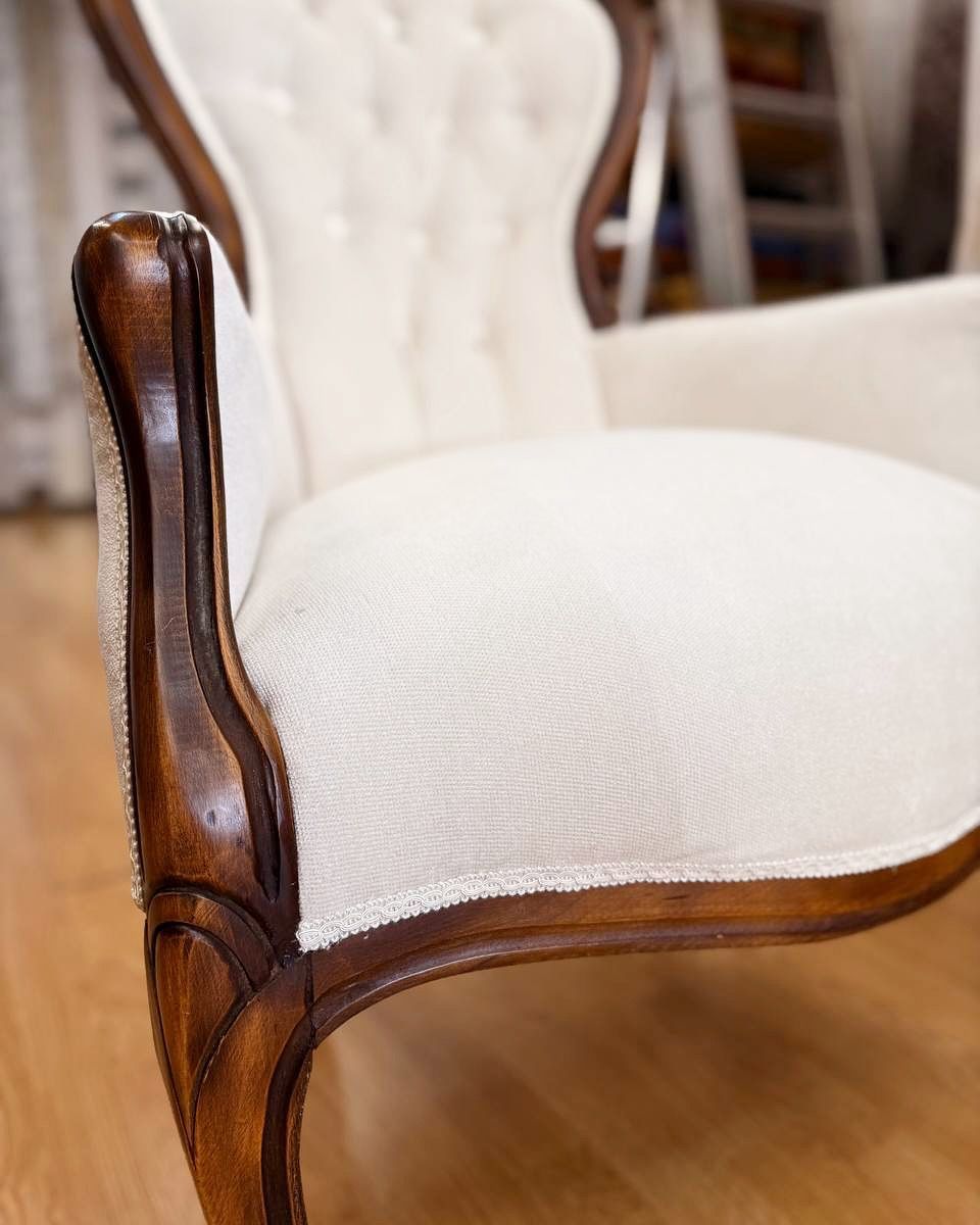 Rivestimento di una poltrona fatto da Sogni di Donna