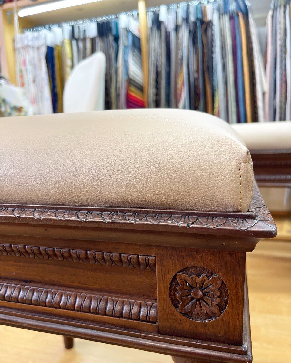 Rivestimento in pelle di uno sgabello