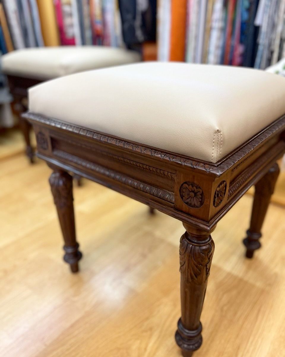 Rivestimento in pelle di uno sgabello