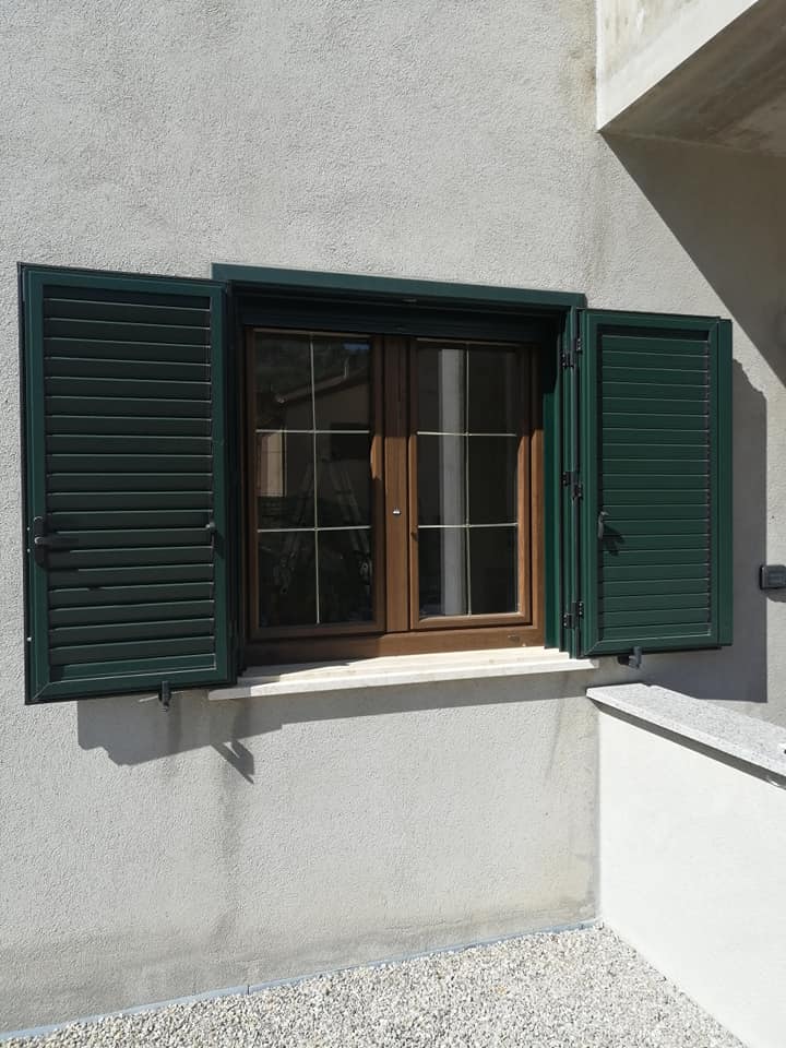 finestra in pvc colorato a due ante