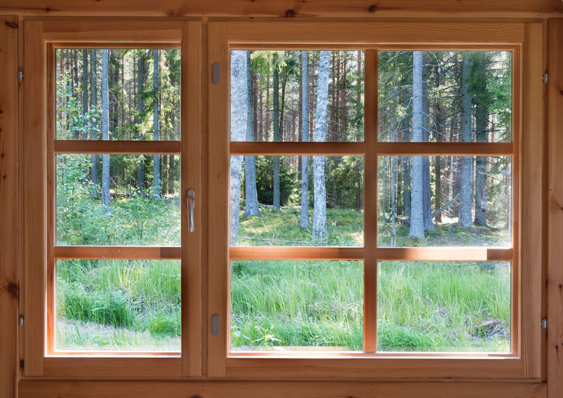 finestra abitazione di campagna in legno